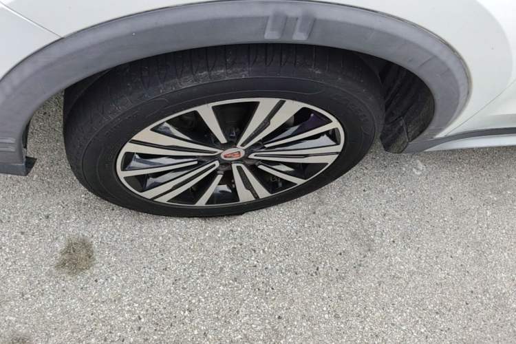 Used Roewe RX5 2020 20T Automatic 4G Connect Superior Flagship Edition Left Front Wheel Hub