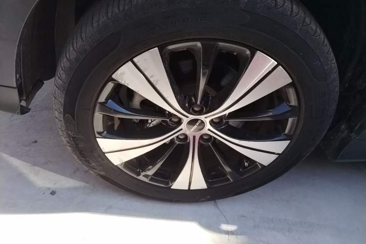 Used Roewe RX5 2020 PLUS 300TGI Automatic Ali New Year Special Edition Left Front Wheel Hub