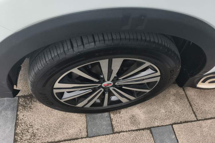 Used Roewe RX5 2020 20T Automatic 4G Connect Superior Flagship Edition Left Front Wheel Hub