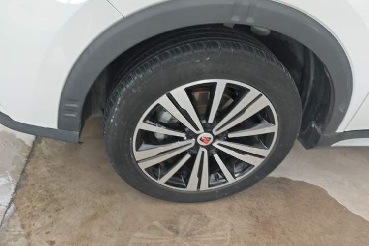 Used Roewe RX5 2020 20T Automatic 4G Connect Superior Flagship Edition Left Front Wheel Hub