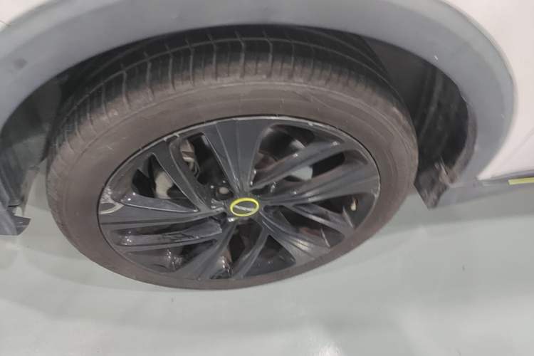 Used Roewe RX5 2020 PLUS 300TGI Automatic Ali National Style Luxury Edition Left Front Wheel Hub