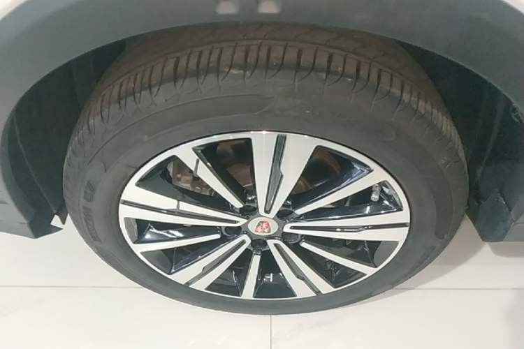 Used Roewe RX5 2020 20T Automatic 4G Connect Excellence Edition Left Front Wheel Hub