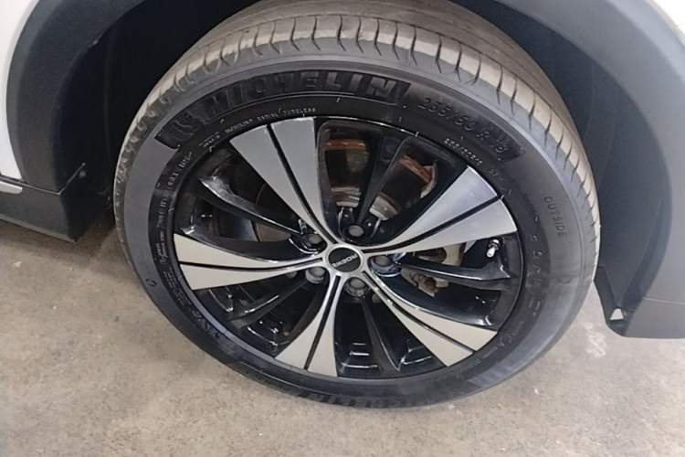 Used Roewe RX5 2020 PLUS 300TGI Automatic Ali National Trend Flagship Edition Left Front Wheel Hub