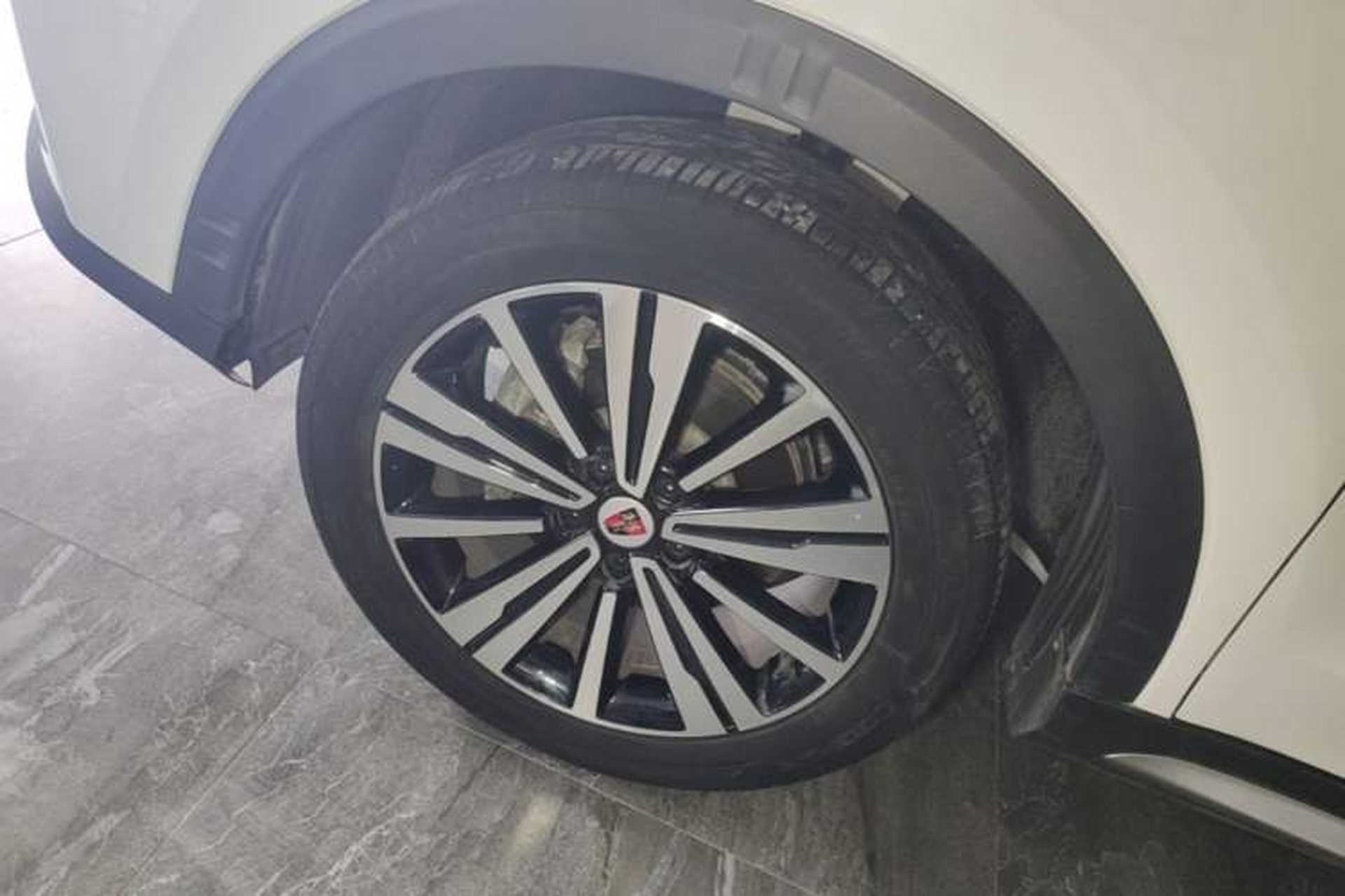 Used Roewe RX5 2020 20T Automatic 4G Connect Superior Flagship Edition Left Front Wheel Hub