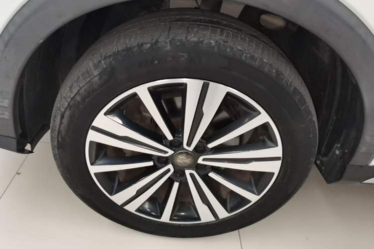 Used Roewe RX5 2020 20T Automatic 4G Connect Superior Flagship Edition Left Front Wheel Hub