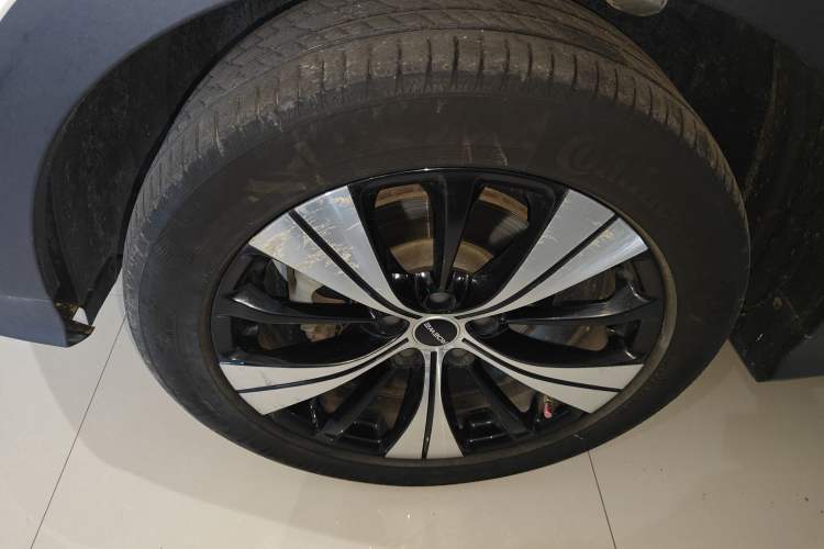 Used Roewe RX5 2020 PLUS 300TGI Automatic Ali National Style Luxury Edition Left Front Wheel Hub