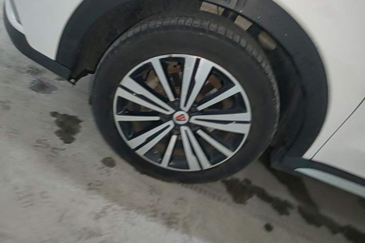 Used Roewe RX5 2020 20T Automatic 4G Connect Superior Flagship Edition Left Front Wheel Hub