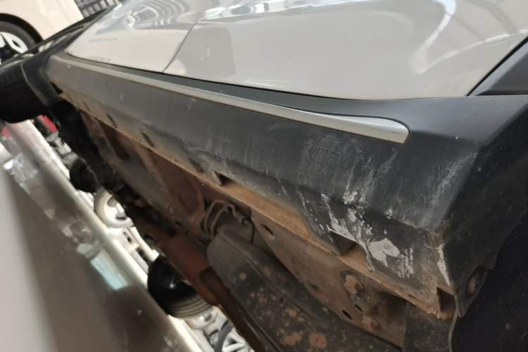 Used Roewe RX5 2020 20T Automatic 4G Connected Million Edition Left Side Sill
