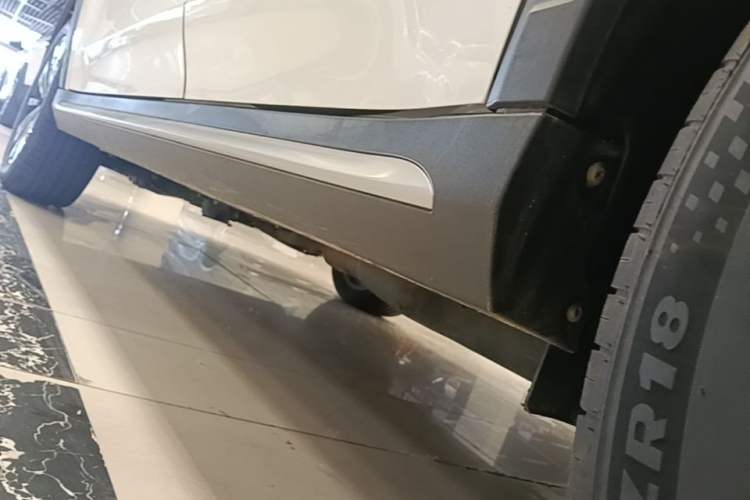 Used Roewe RX5 2020 20T Automatic 4G Connected Million Edition Left Side Sill