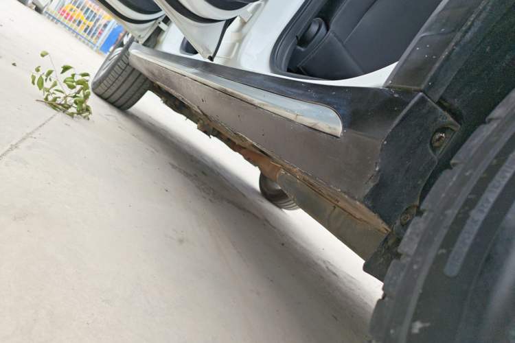 Used Roewe RX5 2020 20T Automatic 4G Connected Million Edition Left Side Sill