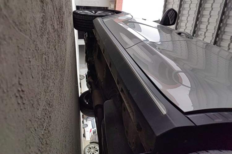 Used Roewe RX5 2020 20T Automatic 4G Connected Million Edition Left Side Sill