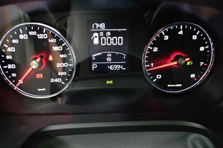 Used Roewe RX5 2020 20T Automatic 4G Connected Million Edition Odometer Close Up