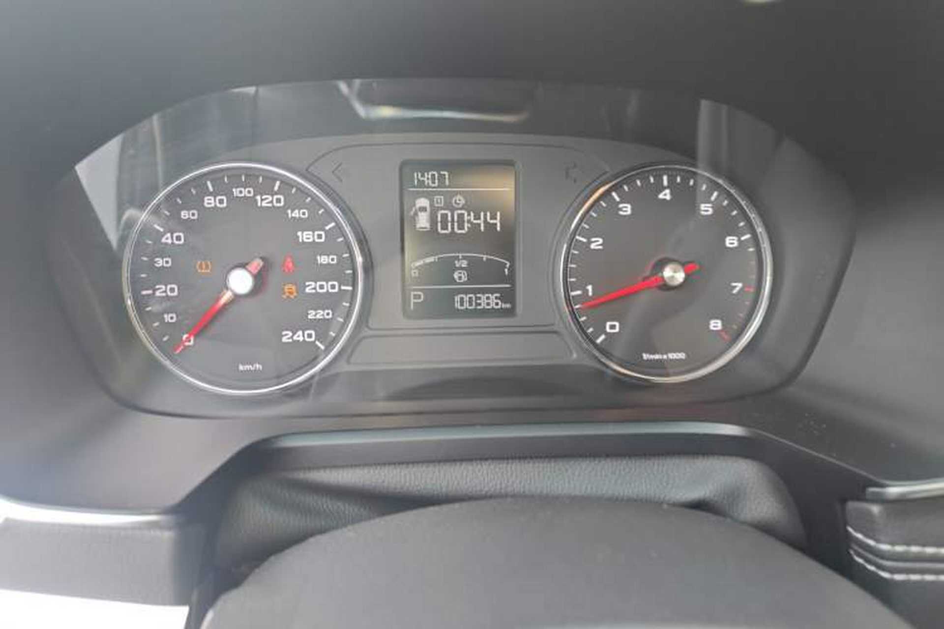 Used Roewe RX5 2020 20T Automatic 4G Connect Superior Flagship Edition Odometer Close Up