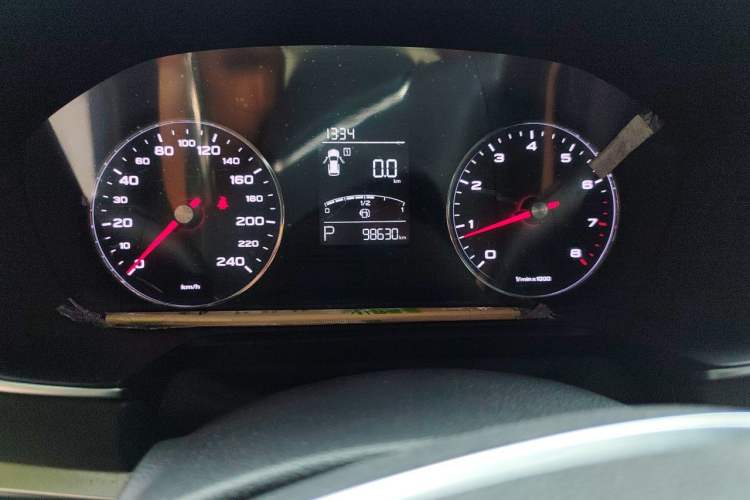 Used Roewe RX5 2020 20T Automatic 4G Connect Superior Flagship Edition Odometer Close Up