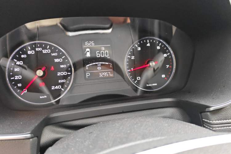 Used Roewe RX5 2020 20T Automatic 4G Connect Superior Flagship Edition Odometer Close Up
