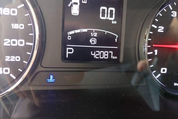 Used Roewe RX5 2020 20T Automatic 4G Connect Superior Flagship Edition Odometer Close Up