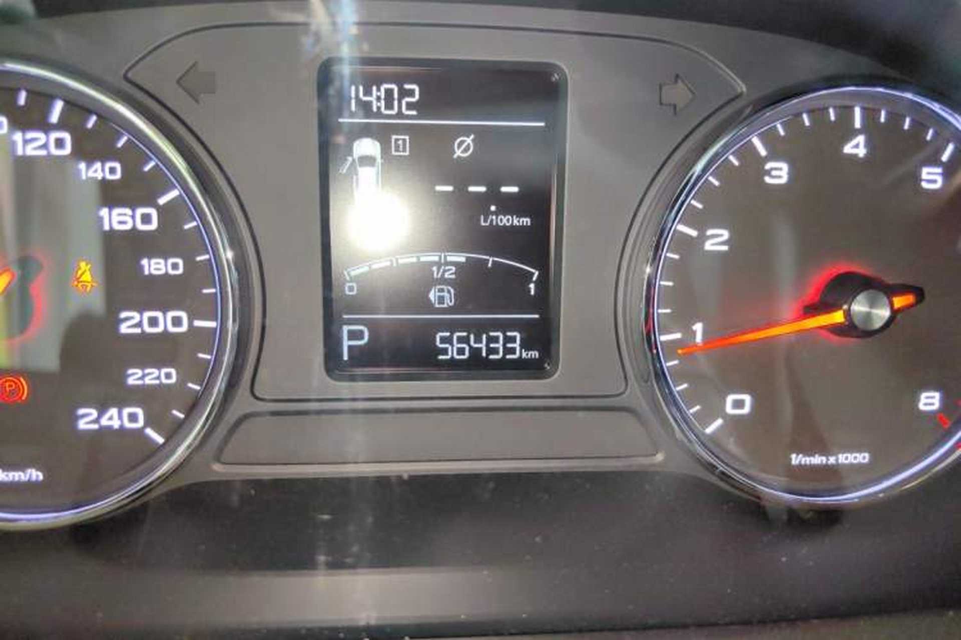 Used Roewe RX5 2020 20T Automatic 4G Connected Million-Dollar Flagship Edition Odometer Close Up