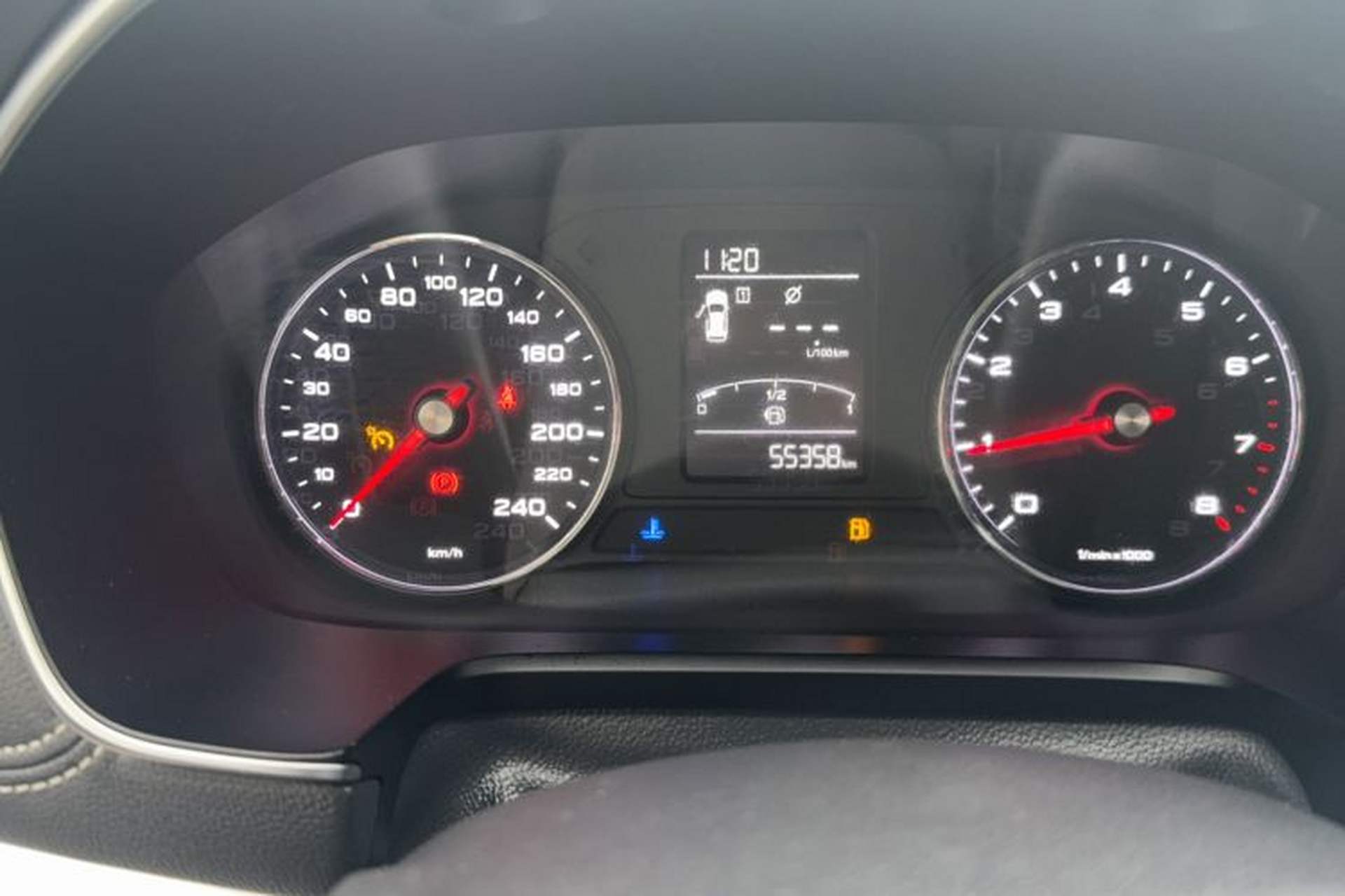 Used Roewe RX5 2020 20T Manual 4G Connect Super-Luxury Flagship Edition Odometer Close Up
