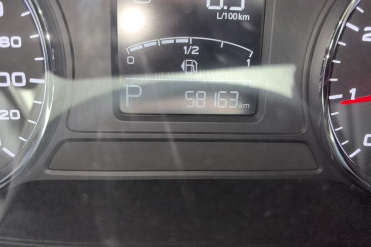 Used Roewe RX5 2020 20T Automatic 4G Connect Excellence Edition Odometer Close Up