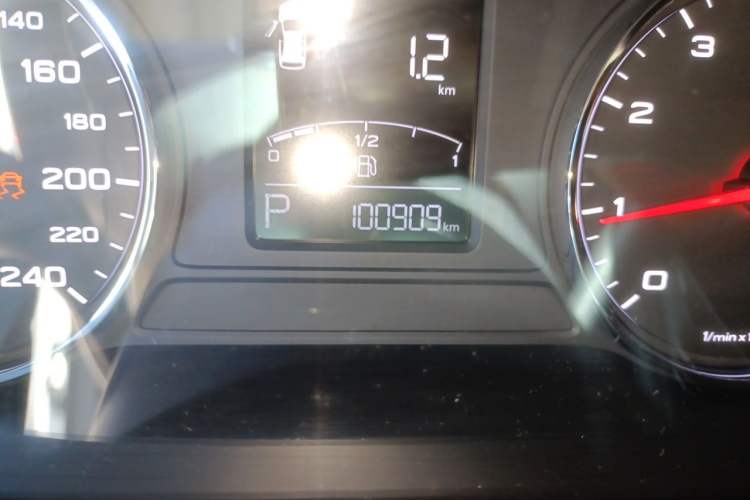 Used Roewe RX5 2020 20T Automatic 4G Connect Superior Flagship Edition Odometer Close Up