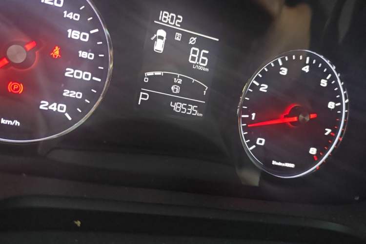 Used Roewe RX5 2020 20T Automatic 4G Connect Superior Flagship Edition Odometer Close Up