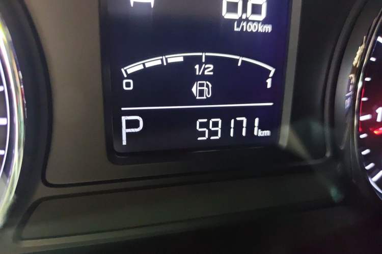 Used Roewe RX5 2020 20T Automatic 4G Connected Million Edition Odometer Close Up