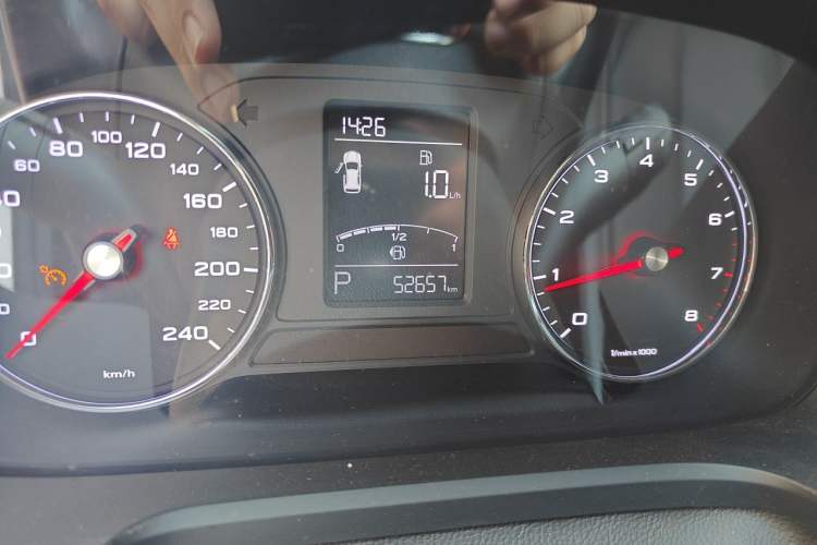 Used Roewe RX5 2020 20T Automatic 4G Connected Million Edition Odometer Close Up