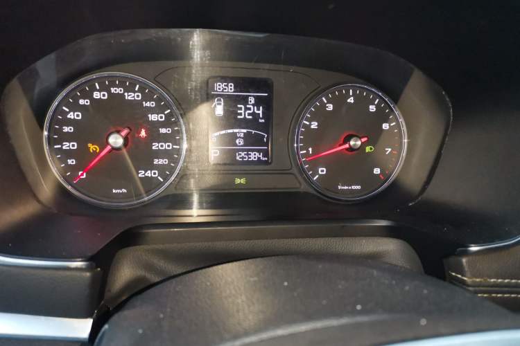 Used Roewe RX5 2020 20T Automatic 4G Connect Superior Flagship Edition Odometer Close Up