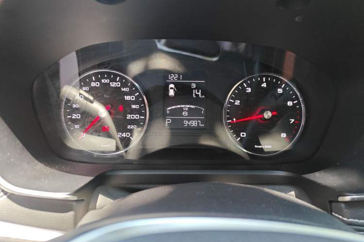 Used Roewe RX5 2020 20T Automatic 4G Connect Superior Flagship Edition Odometer Close Up
