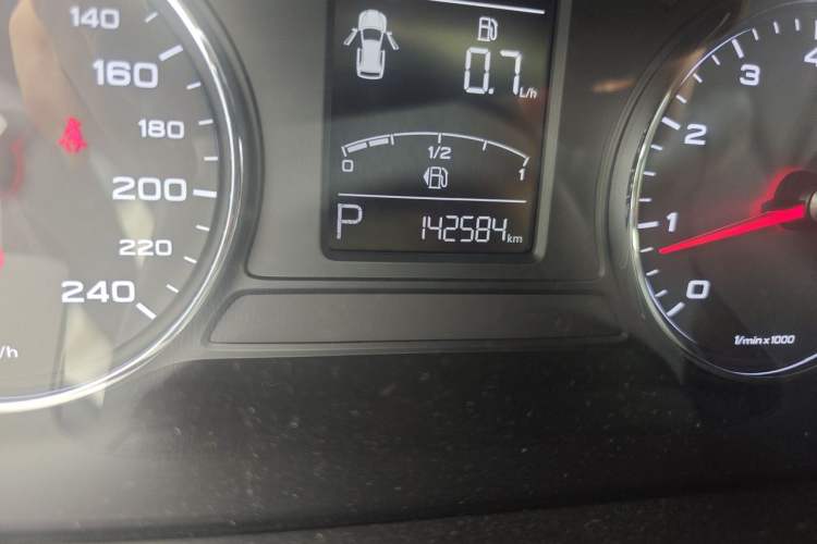 Used Roewe RX5 2020 20T Automatic 4G Connect Superior Flagship Edition Odometer Close Up