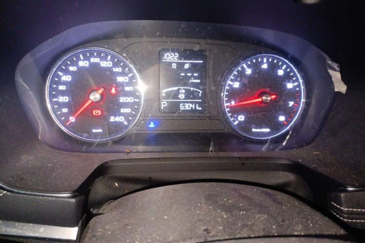 Used Roewe RX5 2020 20T Automatic 4G Connect Superior Flagship Edition Odometer Close Up