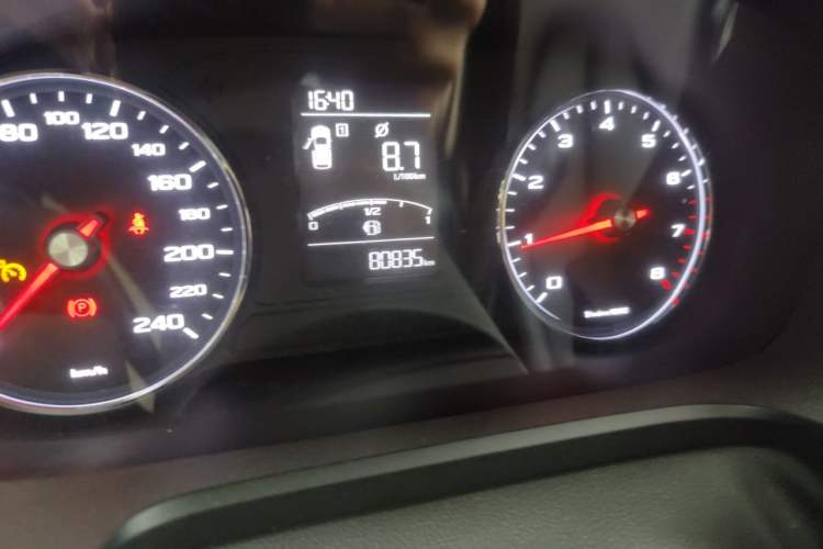 Used Roewe RX5 2020 20T Manual 4G Connect Super-Luxury Flagship Edition Odometer Close Up