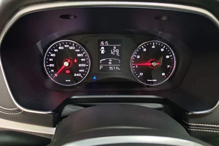 Used Roewe RX5 2020 20T Automatic 4G Connect Excellence Edition Odometer Close Up