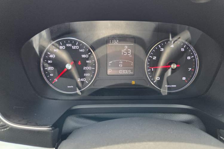 Used Roewe RX5 2020 20T Automatic 4G Connected Million Edition Odometer Close Up