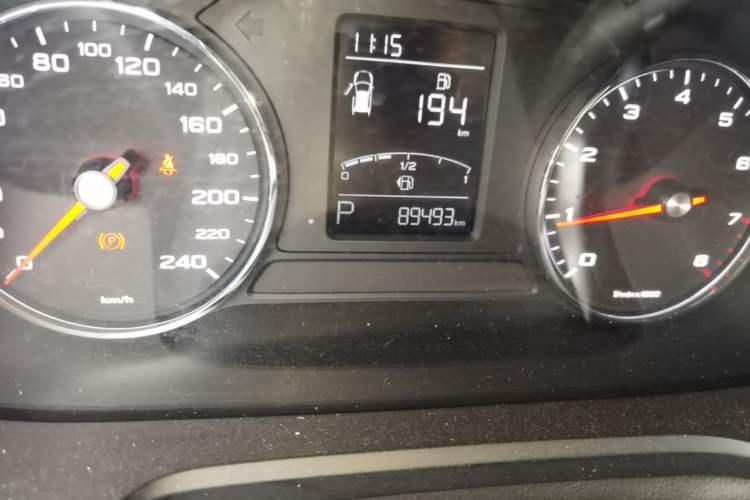 Used Roewe RX5 2020 20T Automatic 4G Connect Superior Flagship Edition Odometer Close Up