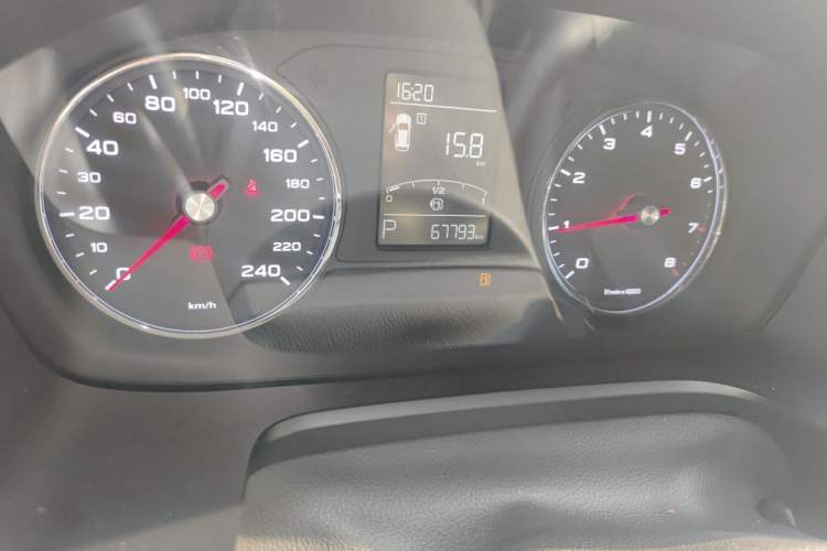 Used Roewe RX5 2020 20T Automatic 4G Connect Superior Flagship Edition Odometer Close Up