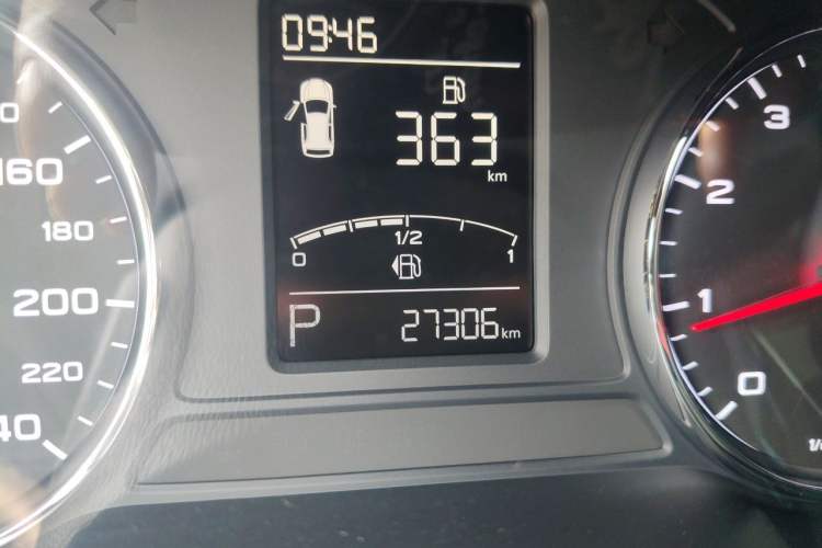 Used Roewe RX5 2020 20T Automatic 4G Connected Million Edition Odometer Close Up