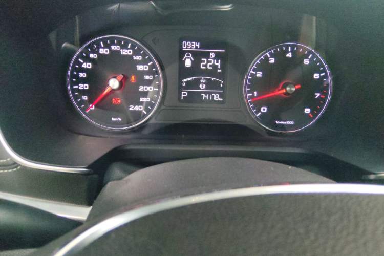Used Roewe RX5 2020 20T Automatic 4G Connect Superior Flagship Edition Odometer Close Up