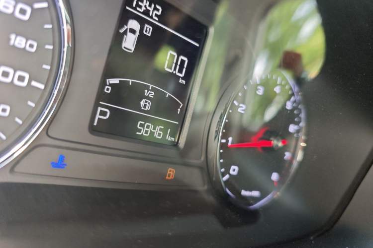 Used Roewe RX5 2020 20T Automatic 4G Connect Excellence Edition Odometer Close Up