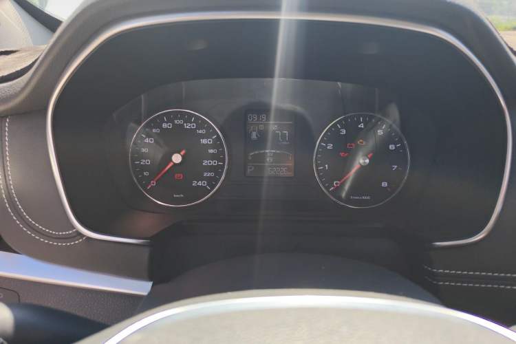 Used Roewe RX5 2020 20T Automatic 4G Connect Superior Flagship Edition Odometer Close Up