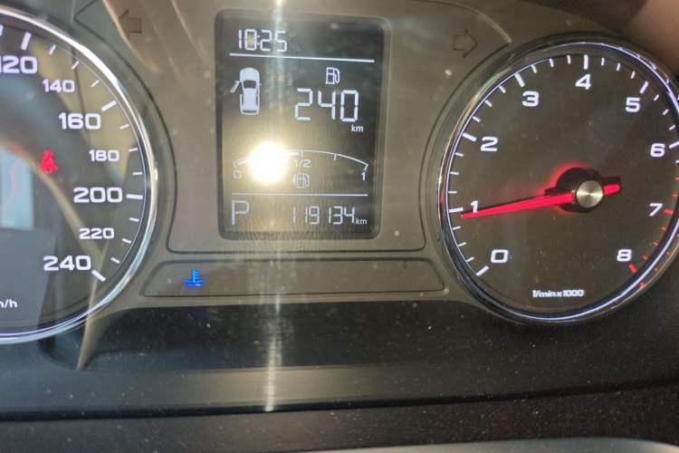 Used Roewe RX5 2020 20T Automatic 4G Connect Superior Flagship Edition Odometer Close Up