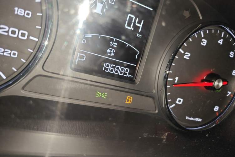 Used Roewe RX5 2020 20T Automatic 4G Connect Superior Flagship Edition Odometer Close Up