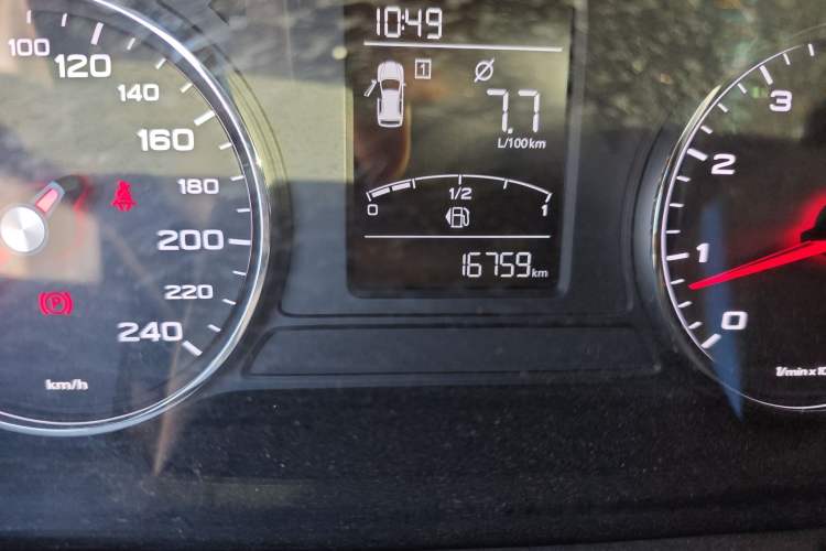 Used Roewe RX5 2020 20T Manual 4G Connect Super-Luxury Flagship Edition Odometer Close Up