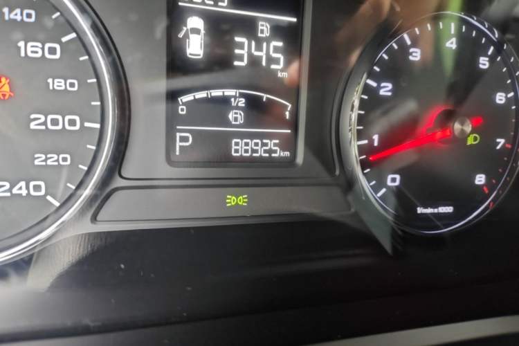 Used Roewe RX5 2020 20T Automatic 4G Connect Superior Flagship Edition Odometer Close Up