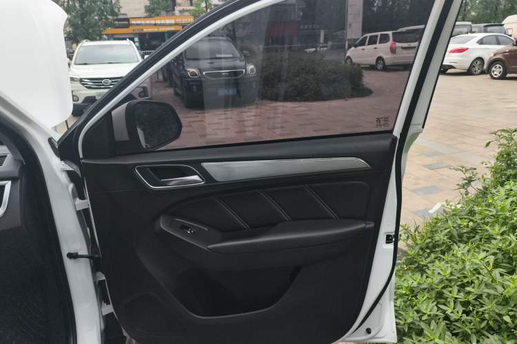 Used Roewe RX5 2020 20T Automatic 4G Connect Superior Flagship Edition Right Front Door Interior
