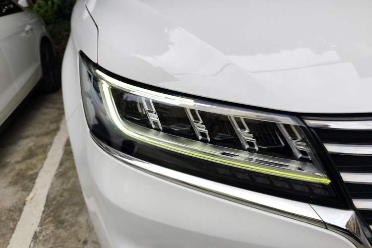Used Roewe RX5 2020 20T Automatic 4G Connect Superior Flagship Edition Right Front Headlight