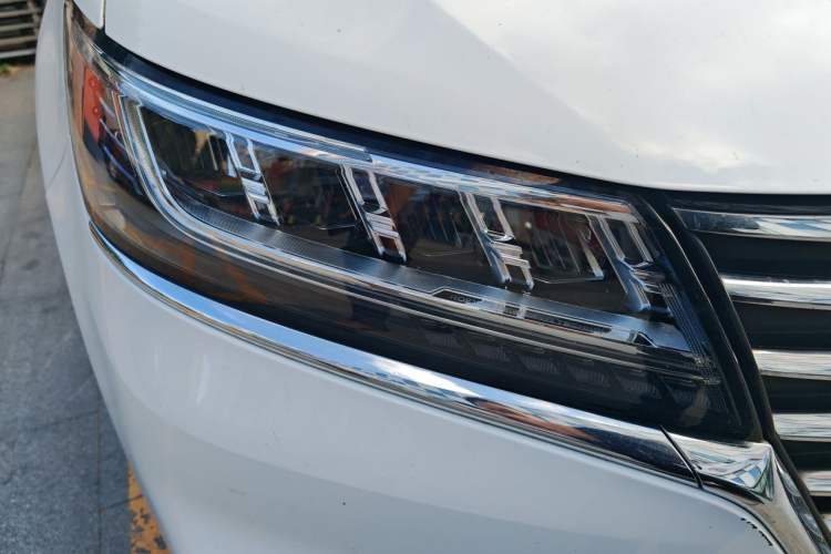 Used Roewe RX5 2020 20T Automatic 4G Connect Superior Flagship Edition Right Front Headlight