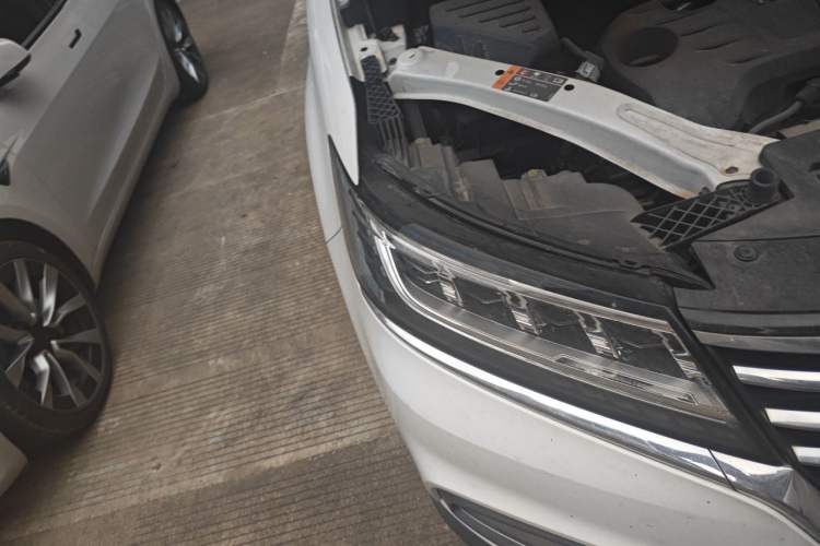 Used Roewe RX5 2020 20T Automatic 4G Connect Superior Flagship Edition Right Front Headlight
