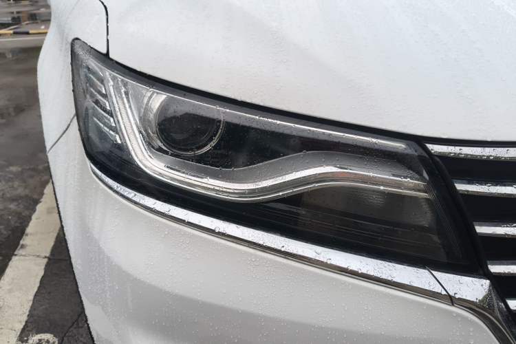 Used Roewe RX5 2020 20T Automatic 4G Connect Superior Flagship Edition Right Front Headlight