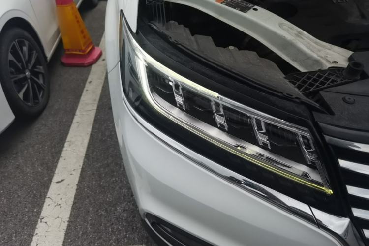 Used Roewe RX5 2020 20T Automatic 4G Connect Superior Flagship Edition Right Front Headlight